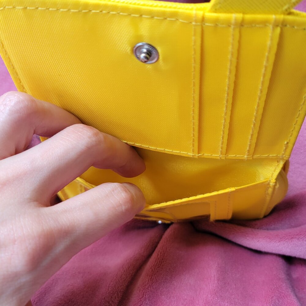 Pikachu Pokémon Mini Keychain Wallet - Picture 6 of 7